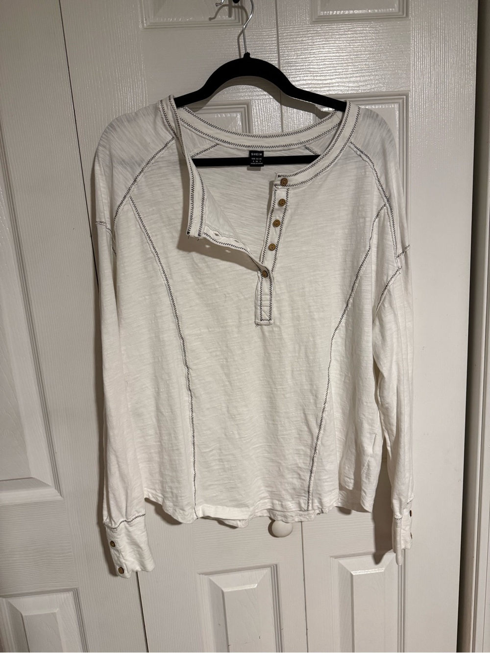 SHEIN White Long-Sleeve Henley with Contrast Topstitching